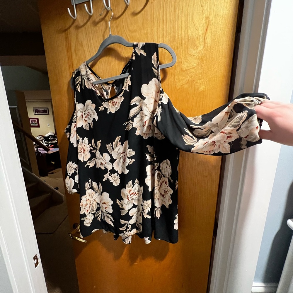 FTF cold shoulder, sheer floral long top. Black, baby pink. Gorgeous!